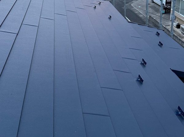 さいたま市にて外壁塗装、屋根修理〈スレートからスーパーガルテクトへカバー工法〉の施工後写真