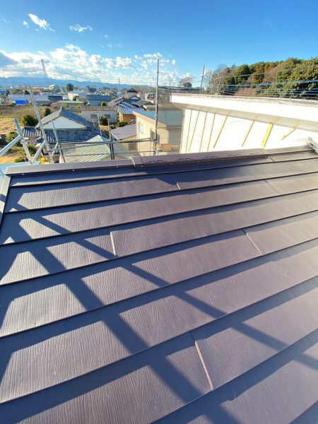 さいたま市にて外壁工事、屋根修理〈スレート屋根からスーパーガルテクトへカバー工法〉の施工後写真