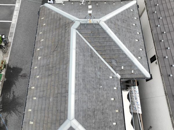 さいたま市にて外壁塗装、屋根修理〈コロニアルNEOからスーパーガルテクトへカバー工法〉の施工前写真