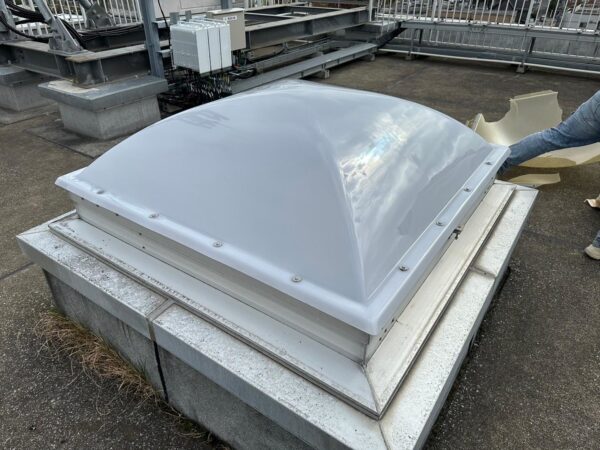 さいたま市大宮区にて天窓修理〈天窓カバーの色褪せ・変色〉の施工後写真