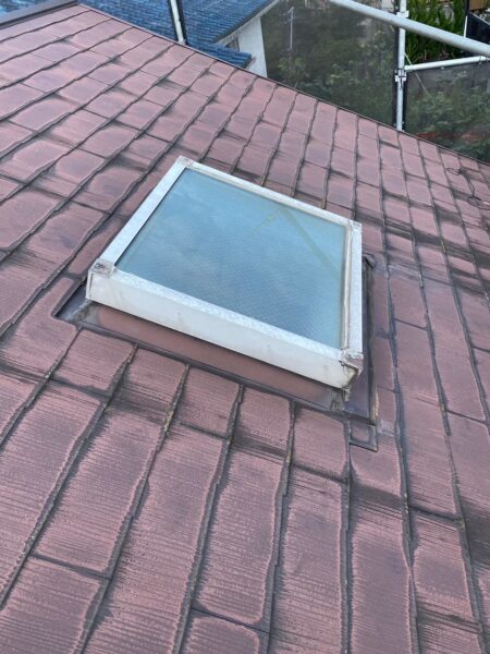 さいたま市岩槻区にて雨漏り修理〈天窓からの雨漏り・屋根カバー工事〉の施工前写真