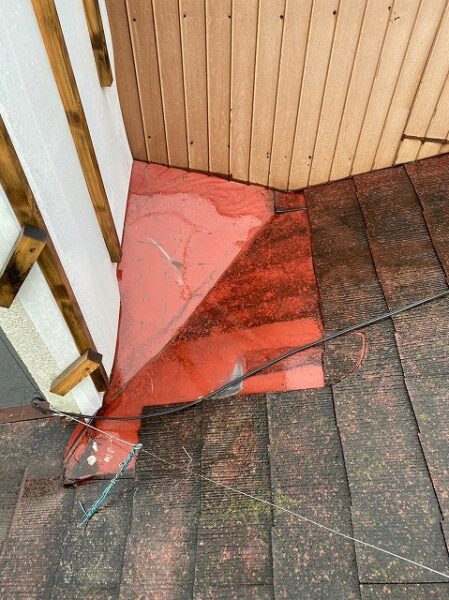 さいたま市北区にて雨漏り修理・外壁補修工事〈金属サイディングの張り替え〉の施工前写真