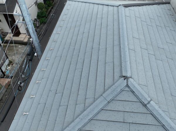 さいたま市北区にて屋根修理・雨漏り修理〈スーパーガルテクトへのカバー工法〉の施工前写真