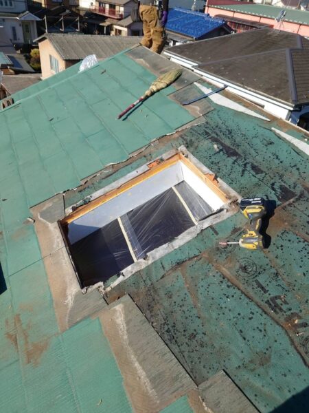 さいたま市緑区にて天窓撤去工事・棟板金交換工事の施工前写真