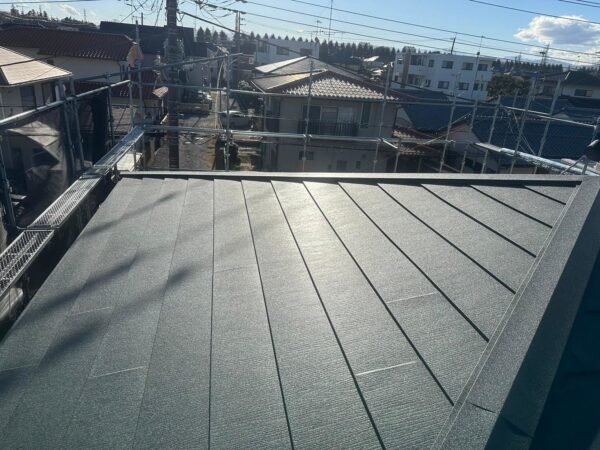 さいたま市西区にて屋根修理〈スレートからスーパーガルテクトへのカバー工法〉の施工後写真