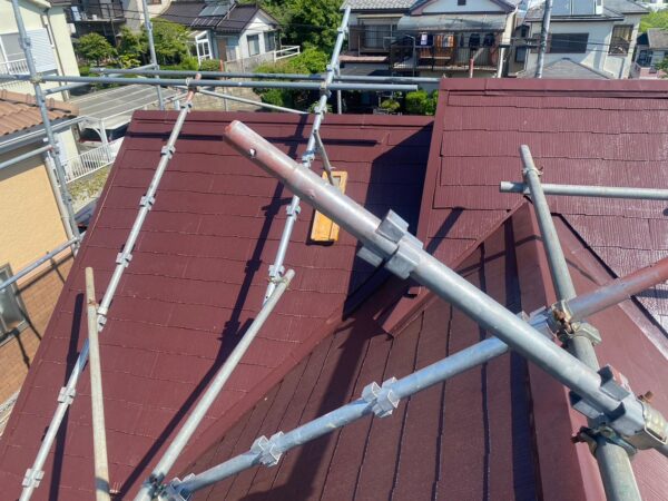 さいたま市見沼区にて雨漏り修理・屋根修理〈スーパーガルテクトへのカバー工法〉の施工前写真