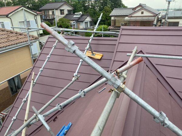 さいたま市見沼区にて雨漏り修理・屋根修理〈スーパーガルテクトへのカバー工法〉の施工後写真