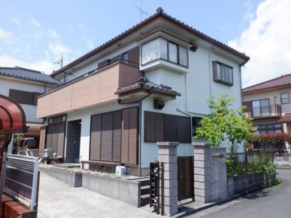 さいたま市緑区にて外壁メンテナンス〈外壁の汚れ・色褪せのお悩み〉の施工前写真